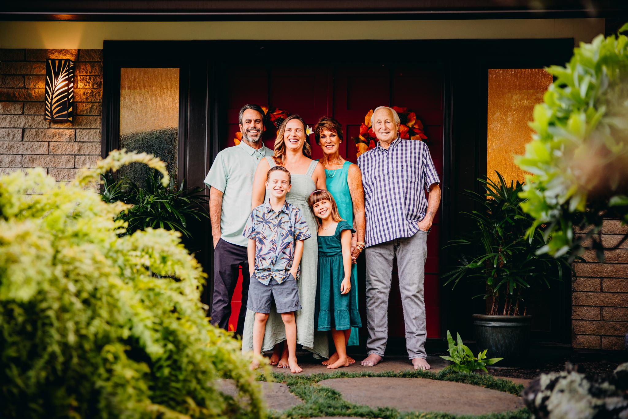 A Heartwarming Local Family Session at Wailuku, Maui