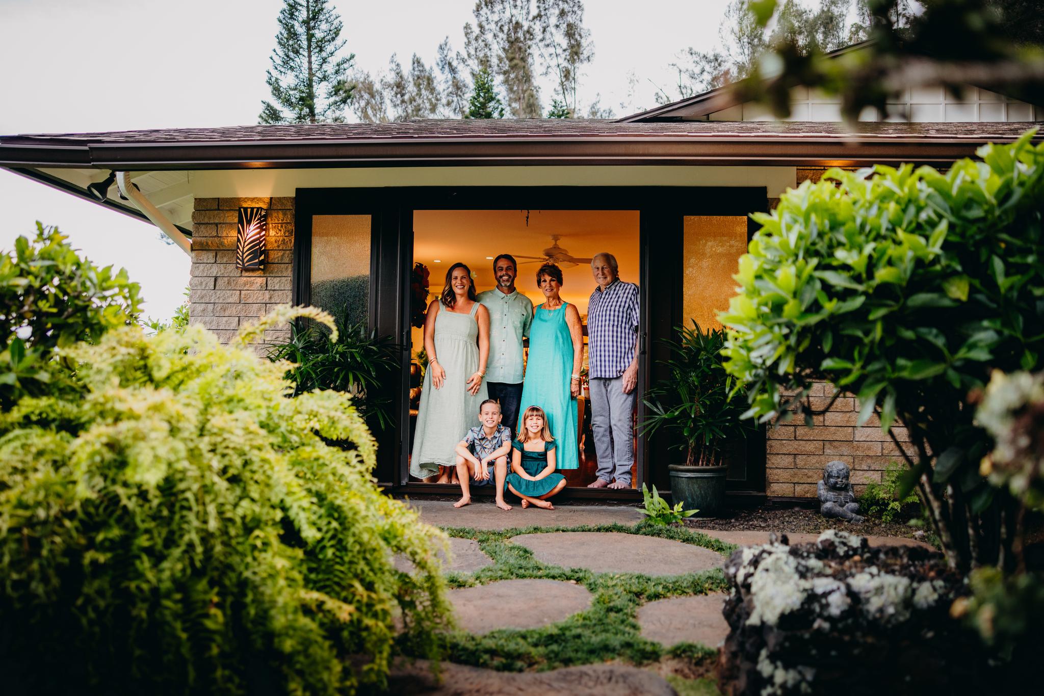 A Heartwarming Local Family Session at Wailuku, Maui